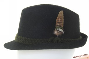 © VintageHatter.com | a-feather-1 Feathers brown in green black base about 6 centimeters Feathers brown in green black base about 6 centimeters