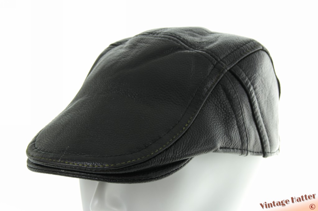 Voorgevormde pet recent model zwart imitatieleer 55-60 [ongebruikt]