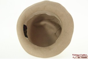 © VintageHatter.com | d-1001-55-8 Dameshoed Mayser beige haarvilt 55 (S) Dameshoed Mayser beige haarvilt 55 (S)