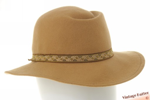 Dameshoed beige wolvilt 55 (S)