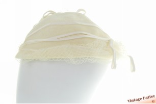 © VintageHatter.com | d-1013-56-10 Wedding hat off-white sinamay with bow and short veil 56-57 Wedding hat off-white sinamay with bow and short veil 56-57