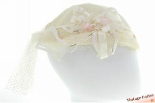 © VintageHatter.com | d-1013-56-10 Wedding hat off-white sinamay with bow and short veil 56-57 Wedding hat off-white sinamay with bow and short veil 56-57