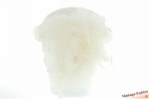 © VintageHatter.com | d-1013-56-11 Ladies cocktail hat Canda ivory white sinamay with white feathers and half veil 56-57 Ladies cocktail hat Canda ivory white sinamay with white feathers and half veil 56-57