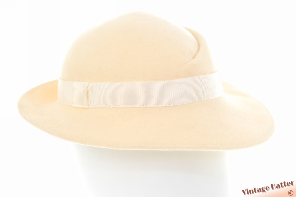 Dameshoed LaMouche licht beige vilt 55 (S)