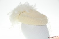 Ladies pillbox hat ivory white felt with veil and feathers 56 Ladies pillbox hat ivory white felt with veil and feathers 56