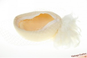 © VintageHatter.com | d-1015-56-20 Ladies pillbox hat ivory white felt with veil and feathers 56 Ladies pillbox hat ivory white felt with veil and feathers 56