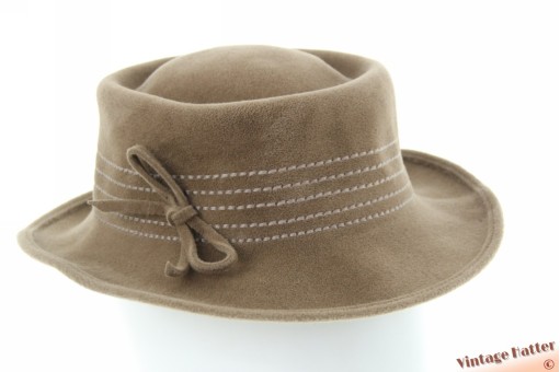 Ladies hat beige velour 55,5 (S)