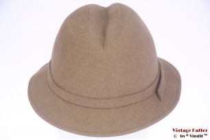 © VintageHatter.com | d-1019-56-12 Ladies hat V.E.B. beige felt 56 Ladies hat V.E.B. beige felt 56