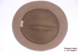 © VintageHatter.com | d-1019-56-12 Ladies hat V.E.B. beige felt 56 Ladies hat V.E.B. beige felt 56