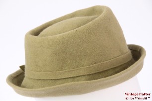 © VintageHatter.com | d-1020-55-1 Dameshoed groenig beige 55 Dameshoed groenig beige 55
