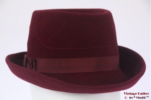 Dameshoed bordeaux fluweel 56