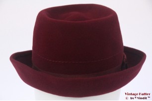 Dameshoed bordeaux fluweel 56