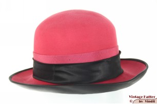 Ladies hat soft magenta felt with black 54 (XS)