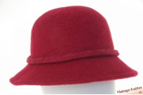 Dameshoed buckethat Stellazeta bordeaux rood met strik achterop de zijkant 57-58 Dameshoed buckethat Stellazeta bordeaux rood met strik achterop de zijkant 57-58