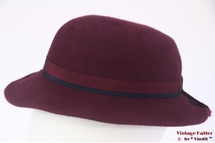 © VintageHatter.com | d-4004-55-22 Ladies hat VEB burgundy purple fur felt 55 (S) Ladies hat VEB burgundy purple fur felt 55 (S)