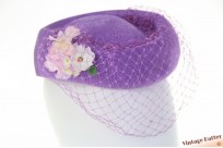 Dames pillbox cocktailhoed paars sisal  met voile 55 (S)