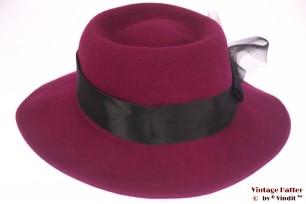 © VintageHatter.com | d-4006-55-2 Ladies hat purple felt with black ribbon 55 (S) Ladies hat purple felt with black ribbon 55 (S)