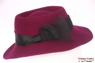 © VintageHatter.com | d-4006-55-2 Ladies hat purple felt with black ribbon 55 (S) Ladies hat purple felt with black ribbon 55 (S)