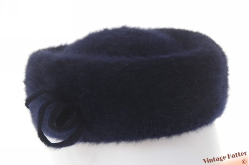 Dames pillbox cocktailhoed donker blauw navy angora 56 Dames pillbox cocktailhoed donker blauw navy angora 56