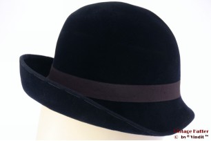 © VintageHatter.com | d-5011-55-17 Cloche dophoed donker blauw velour 55 Cloche dophoed donker blauw velour 55