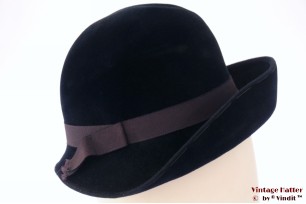 © VintageHatter.com | d-5011-55-17 Cloche dophoed donker blauw velour 55 Cloche dophoed donker blauw velour 55