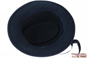 © VintageHatter.com | d-5011-55-22 Dameshoed donker blauw vilt met lange veren 54-55 (S) Dameshoed donker blauw vilt met lange veren 54-55 (S)