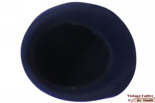 © VintageHatter.com | d-5011-55-24 Dameshoed donker blauw vilt 55 (S) Dameshoed donker blauw vilt 55 (S)