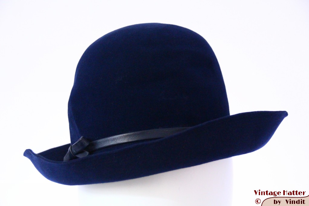 Ladies hat dark blue flexible velvet 55 (S)