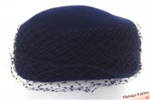 Dames cocktailhoed donker blauw vilt met vaste voile 55 (S)