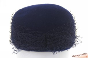 Dames cocktailhoed donker blauw vilt met vaste voile 55 (S)