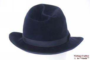 Dameshoed Haus der Hute donker blauw fluweel met draai 56