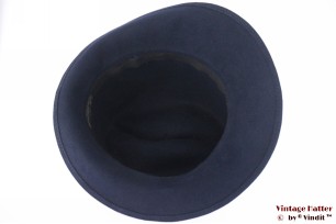 Dameshoed Haus der Hute donker blauw fluweel met draai 56