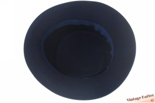 © VintageHatter.com | d-5011-56-25 Dameshoed donkerblauw vilt met gedraaide top 56 Dameshoed donkerblauw vilt met gedraaide top 56