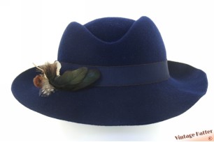 © VintageHatter.com | d-5011-56-26 Dameshoed Avenue blauw vilt met veren 56 Dameshoed Avenue blauw vilt met veren 56