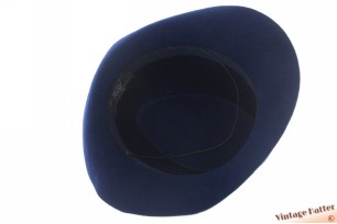 © VintageHatter.com | d-5011-56-26 Dameshoed Avenue blauw vilt met veren 56 Dameshoed Avenue blauw vilt met veren 56