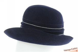 Dameshoed Nandine Modell donkerblauw vilt met witte stiksels 56