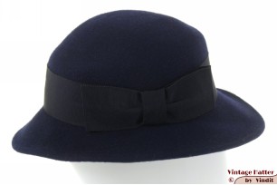 © VintageHatter.com | d-5011-57-13 Dameshoed donker navy blauw vilt 57 Dameshoed donker navy blauw vilt 57