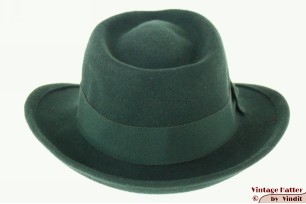 © VintageHatter.com | d-6009-55-6 Ladies fedora Golden Gate dark green fur felt 55,5 (S) Ladies fedora Golden Gate dark green fur felt 55,5 (S)
