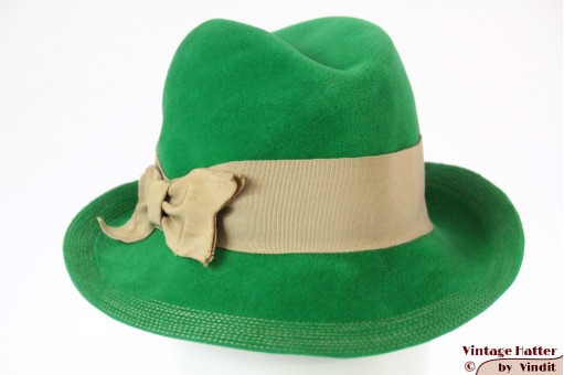 © VintageHatter.com | d-6029-55-1 Ladies fedora bright green velour 55 (S) Ladies fedora bright green velour 55 (S)