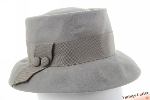 © VintageHatter.com | d-7004-55-1 Dameshoed Morreton licht grijs vilt 55 (S) Dameshoed Morreton licht grijs vilt 55 (S)