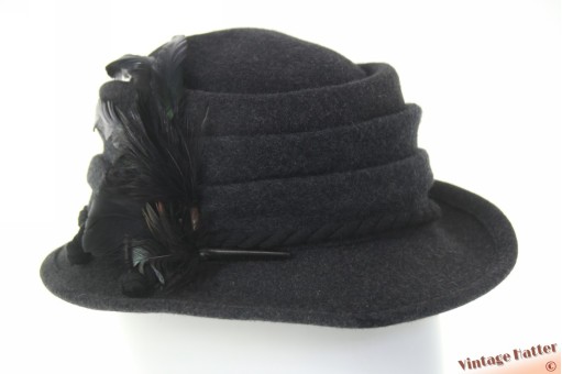 Ladies hat LL-Modell dark grey fur felt with feathers 57