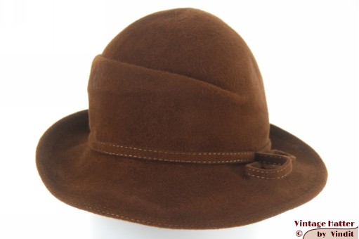 © VintageHatter.com | d-8007-55-5 Dameshoed zacht bruin velour 55 (S) Dameshoed zacht bruin velour 55 (S)