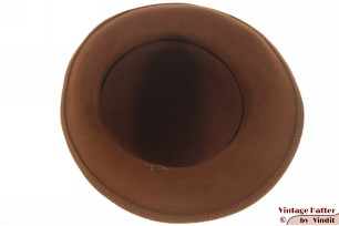 © VintageHatter.com | d-8007-55-5 Dameshoed zacht bruin velour 55 (S) Dameshoed zacht bruin velour 55 (S)
