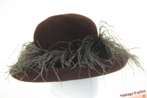 Ladies hat brown velour with oistrich feathers 52-57