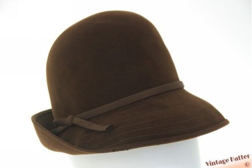 Ladies hat brown velvet 56