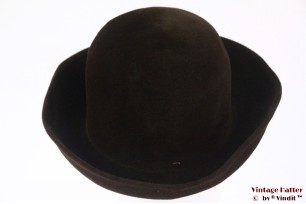 © VintageHatter.com | d-8017-56-14 Ladies hat dark brown velour 56 Ladies hat dark brown velour 56