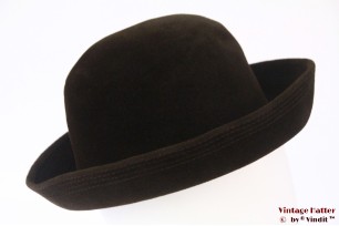 © VintageHatter.com | d-8017-56-14 Ladies hat dark brown velour 56 Ladies hat dark brown velour 56