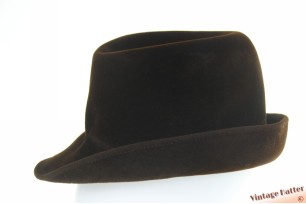 © VintageHatter.com | d-8017-56-22 Dameshoed bruin velour 56 Dameshoed bruin velour 56