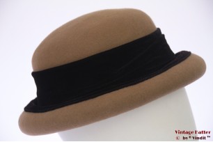 Dameshoed MaVo beige bruin met zwart fluwelen band 57