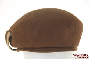 Dames cap-achtige cocktailhoed bruin vilt 57